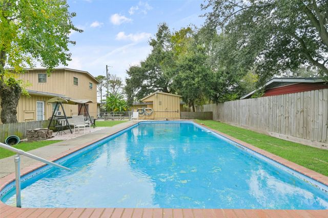 1804 36th Street N, Texas City, TX 77590