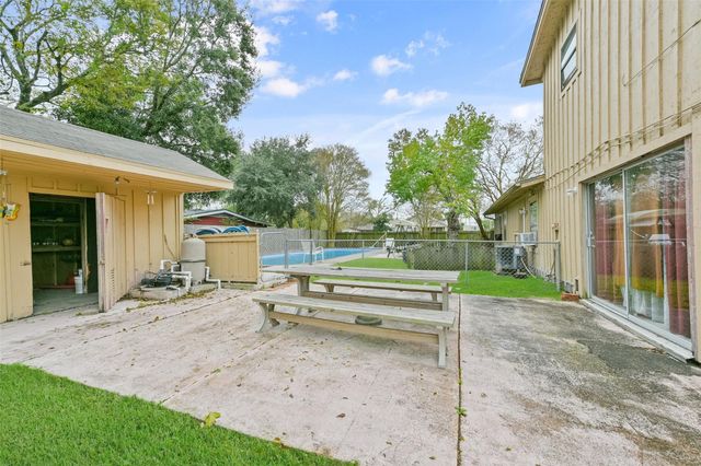 1804 36th Street N, Texas City, TX 77590