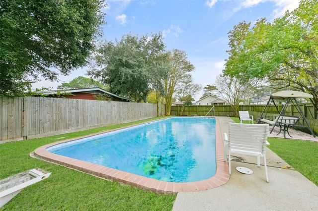 1804 36th Street N, Texas City, TX 77590