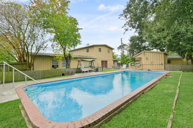 1804 36th Street N, Texas City, TX 77590