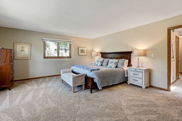 5631 S Elm Street, Hinsdale, IL 60521