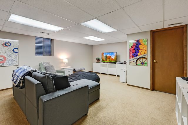 5631 S Elm Street, Hinsdale, IL 60521