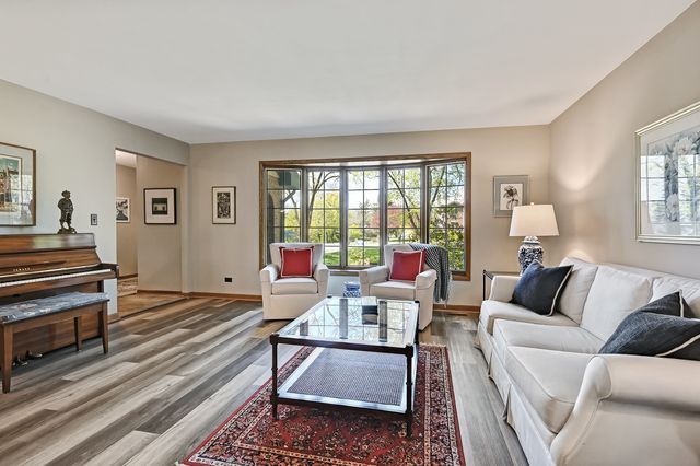 5631 S Elm Street, Hinsdale, IL 60521