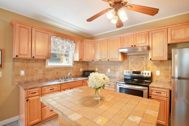 578 Union St, New Bedford, MA 02740
