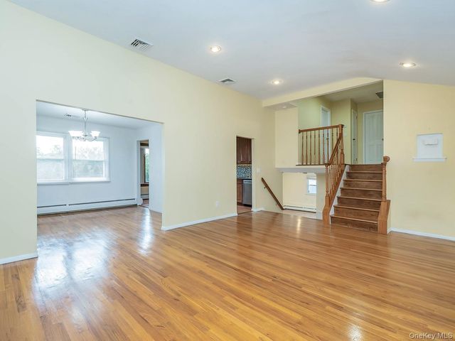 7 plainview Road, Bethpage, NY 11714
