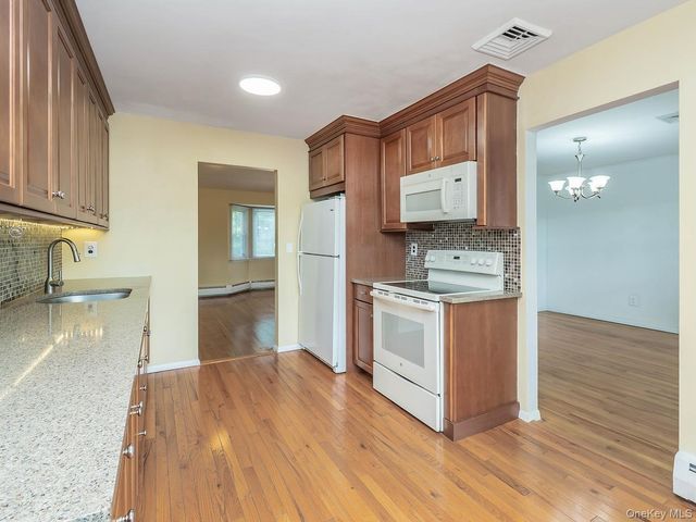 7 plainview Road, Bethpage, NY 11714