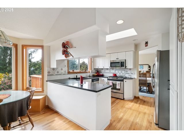 3732 COHO Pl, Cannon Beach, OR 97110