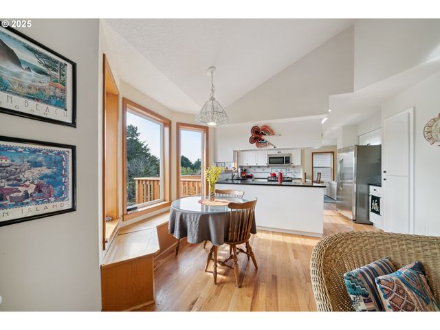 3732 COHO Pl, Cannon Beach, OR 97110