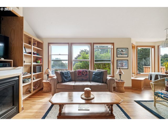 3732 COHO Pl, Cannon Beach, OR 97110