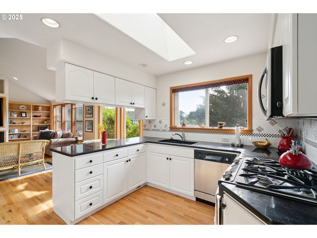 3732 COHO Pl, Cannon Beach, OR 97110