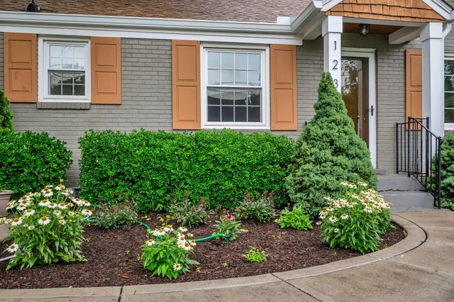 1235 Sunnymeade Dr, Nashville, TN 37216