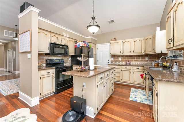 7024 Passeres Court, Charlotte, NC 28215