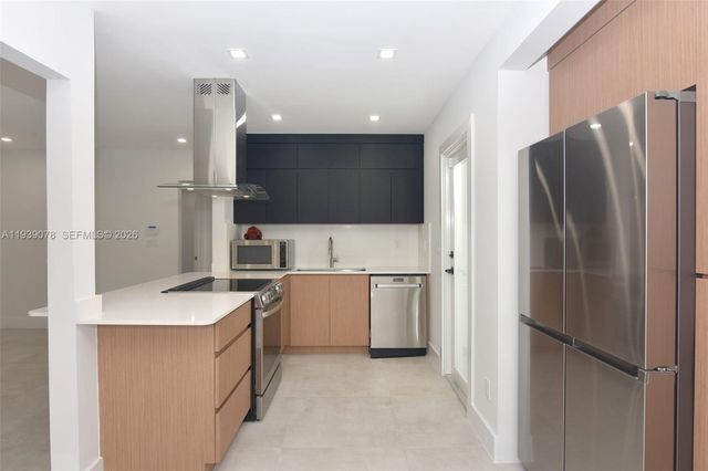 1084 NW 66th St, Miami, FL 33150