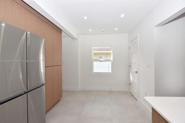 1084 NW 66th St, Miami, FL 33150