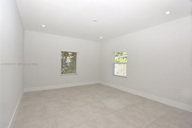 1084 NW 66th St, Miami, FL 33150