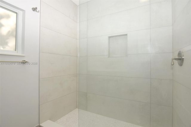 1084 NW 66th St, Miami, FL 33150