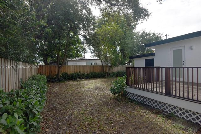 1084 NW 66th St, Miami, FL 33150