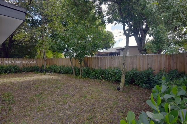 1084 NW 66th St, Miami, FL 33150