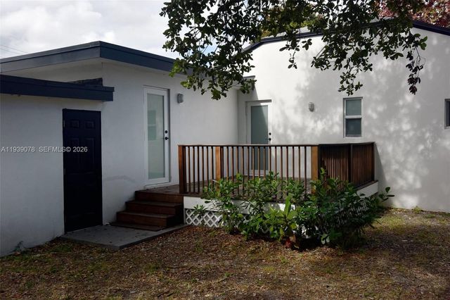 1084 NW 66th St, Miami, FL 33150