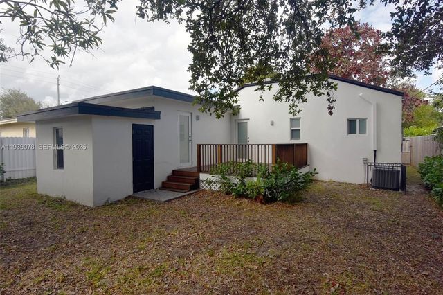 1084 NW 66th St, Miami, FL 33150