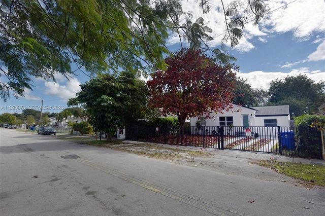 1084 NW 66th St, Miami, FL 33150