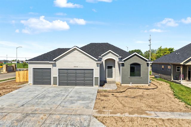 2824 Crystal Lake Dr, Salina, KS 67401
