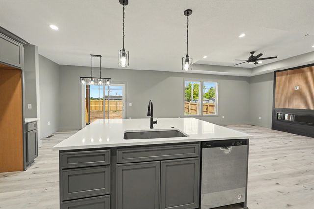 2824 Crystal Lake Dr, Salina, KS 67401