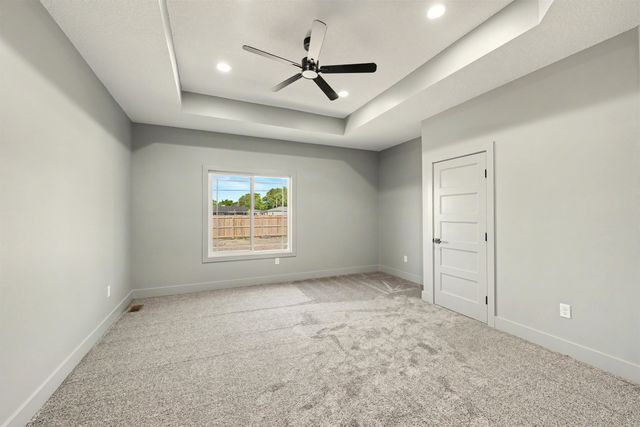 2824 Crystal Lake Dr, Salina, KS 67401