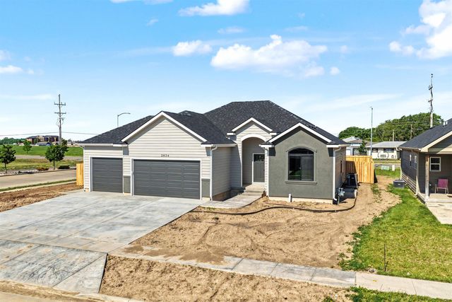 2824 Crystal Lake Dr, Salina, KS 67401