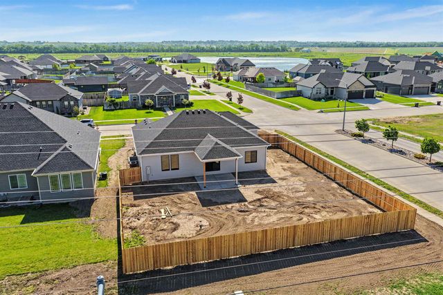 2824 Crystal Lake Dr, Salina, KS 67401