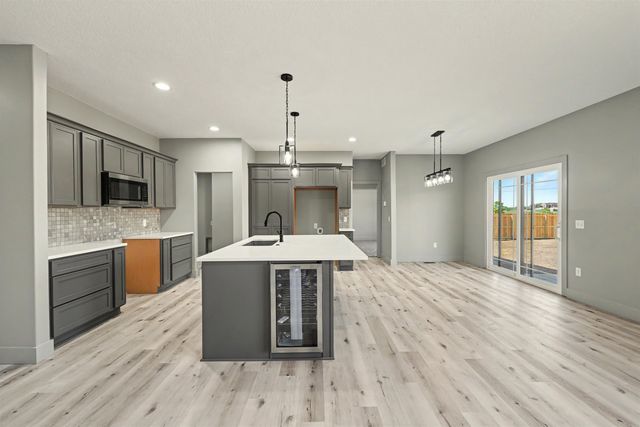 2824 Crystal Lake Dr, Salina, KS 67401