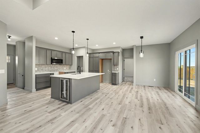 2824 Crystal Lake Dr, Salina, KS 67401