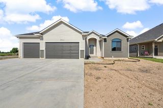 2824 Crystal Lake Dr, Salina, KS 67401