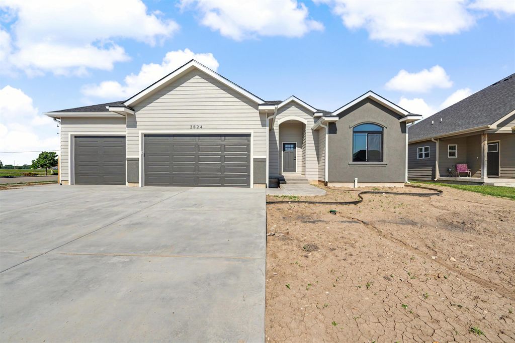 2824 Crystal Lake Dr, Salina, KS 67401