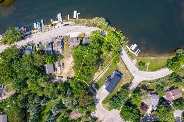 411 Heights Road, Lake Orion Village, MI 48362