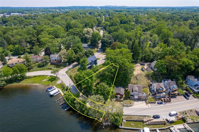 411 Heights Road, Lake Orion Village, MI 48362