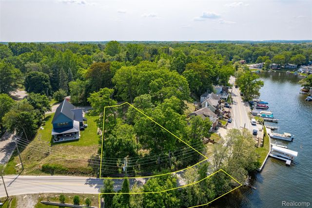 411 Heights Road, Lake Orion Village, MI 48362