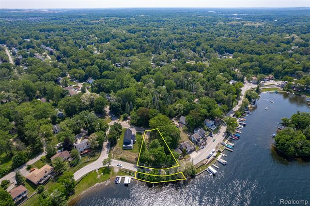 411 Heights Road, Lake Orion Village, MI 48362