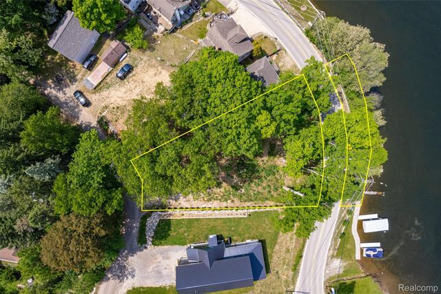 411 Heights Road, Lake Orion Village, MI 48362