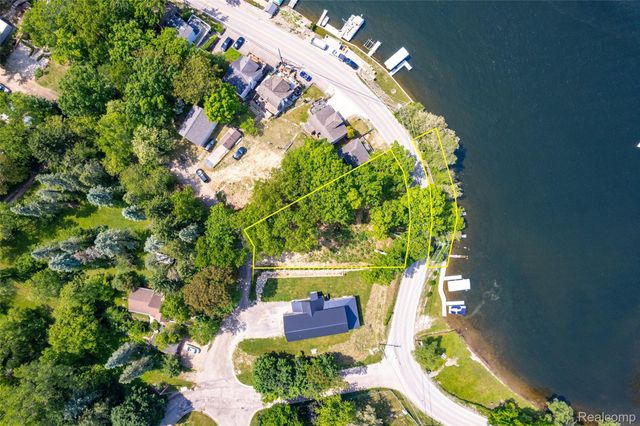 411 Heights Road, Lake Orion Village, MI 48362