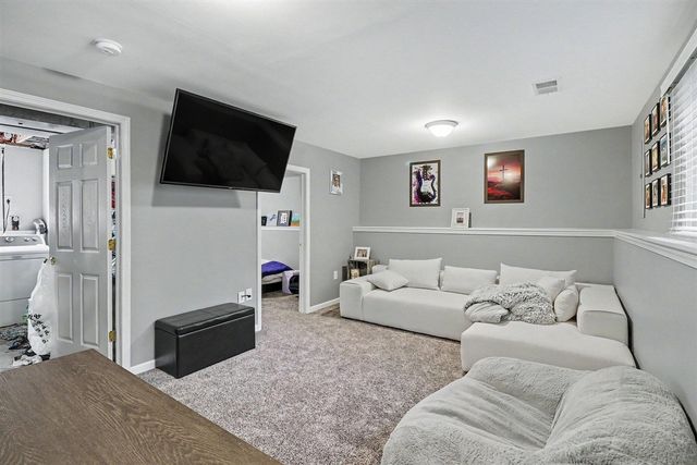 439 S Winding Drive, Waterford, MI 48328
