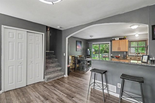 439 S Winding Drive, Waterford, MI 48328
