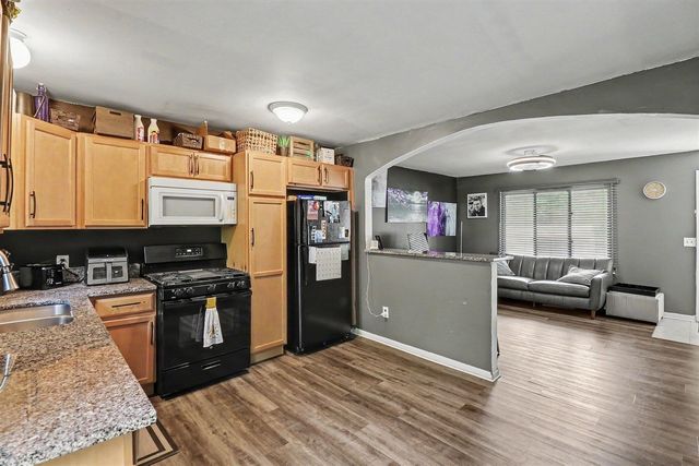 439 S Winding Drive, Waterford, MI 48328