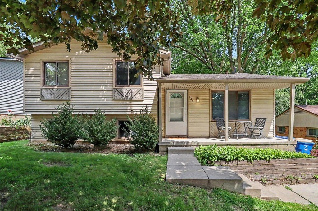 439 S Winding Drive, Waterford, MI 48328