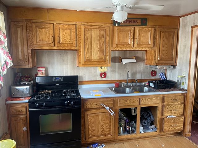 2311 Cowling Rd, Scottdale, PA 15683