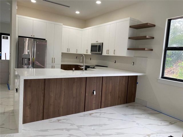 823 47th AVE NE, Naples, FL 34120