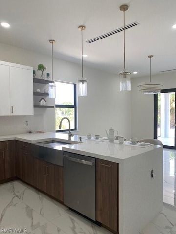 823 47th AVE NE, Naples, FL 34120