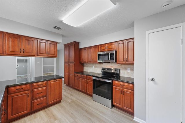 4003 Oak Gardens Drive, Houston, TX 77339
