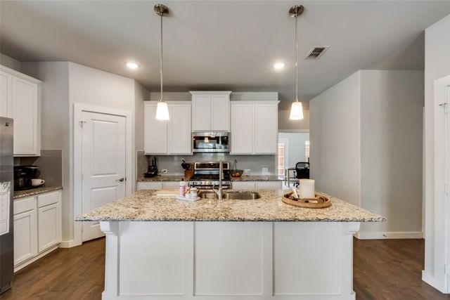 2204 Paxton Way, Denton, TX 76209