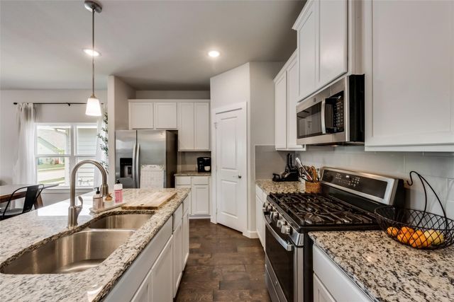 2204 Paxton Way, Denton, TX 76209